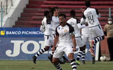 Matias Oyola, mediocampista de Barcelona, es otro de los más veteranos de la LigaPro con 38 años.