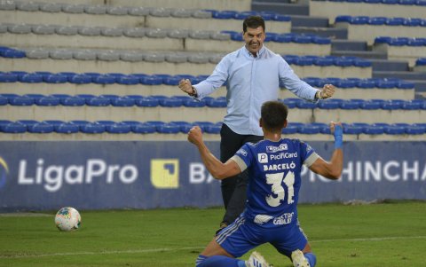 Facundo Barceló festeja el gol de la victoria azul sobre Mushuc Runa