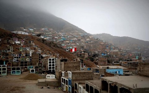 Una vista del cementerio distrital de Comas, al sur de Lima, la capital de Perú.