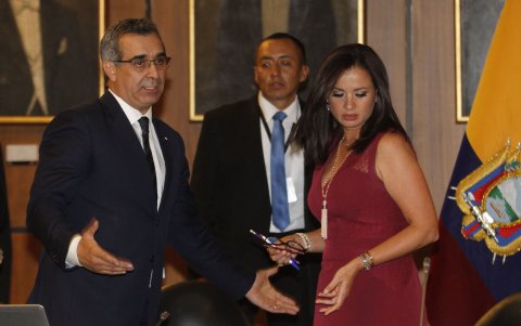 En septiembre de 2017, Gustavo Jalkh compareció ante la Comisión de Justicia para tratar el tema de la destitución de jueces.