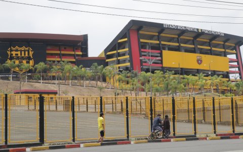 Contraste. Así lucía la explanada del Monumental, imagen poco común en un Clásico.

PERIODISTA : JERSON RUIZ

FECHA :23 /08/2020 

Agencia (ag-extra)