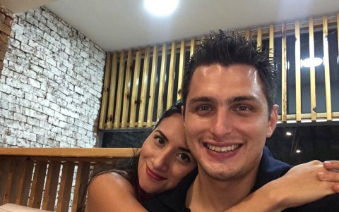 Santiago Jaramillo junto con su esposa, Ornella Zambrano.