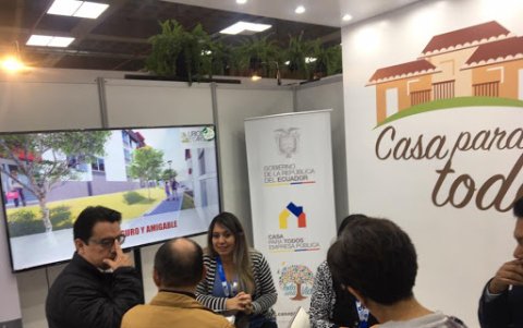 Las ferias de vivienda que se hacían hasta el año pasado concitaba el interés de la gente.