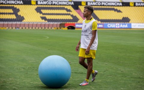Byron Castillo,marcapunta de Barcelona, será titular hoy frente al Guayaquil City.