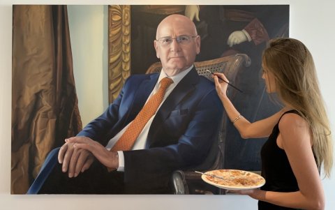 Hiperrealismo es el estilo que predomina en sus obras.