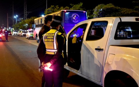 La Puntilla. Tres autos fueron retenidos por circular el día que no les correspondía.