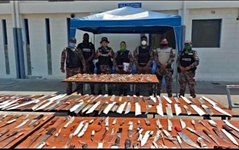 Tras la última masacre, los guías requisaron en la Regional 8 cerca de 200 armas cortantes.