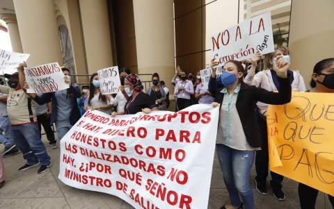 Hecho. En estos últimos meses, en Guayaquil los médicos han ejecutado una serie de plantones para exigir además el pago de sus sueldos.