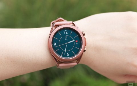 Galaxy Watch 3 cuenta con 120 programas de entrenamiento.