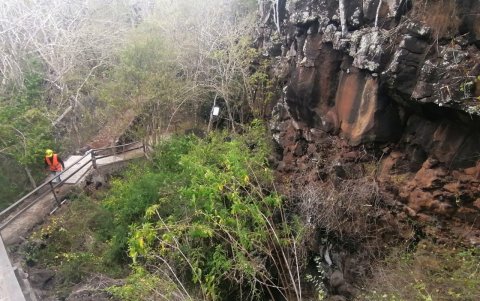 La grieta La Camiseta, a 28 kilómetros de la población, es por ahora la principal fuente de agua de Puerto Ayora.