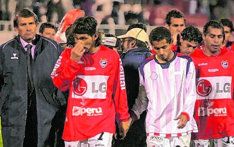 Carlos Sevilla dirigió en el Cienciano de Perú en el 2005.