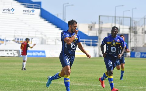 Charles Vélez cuando estuvo en Delfín jugó su primera Copa Libertadores.