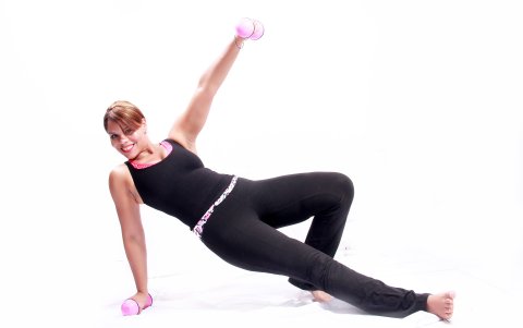 El ejercicio diario más una alimentación adecuada, ayudan a reducir la grasa abdominal.