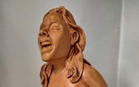 ‘Ausencia' muestra el grito desesperado de quienes perdieron a un ser querido en la pandemia.