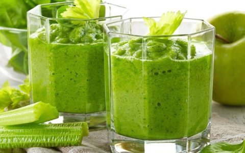 Los batidos verdes, de espinaca, apio o acelga, depuran el hígado.