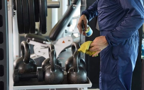 Hecho. Los gimnasios funcionarán según los protocolos establecidos por la Secretaría del Deporte.