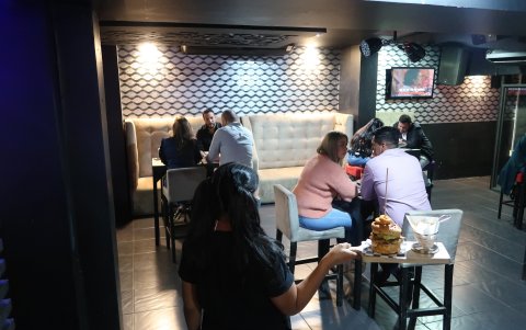 Situación. Se tiene previsto que más dueños de estos negocios reabran en los próximos días.