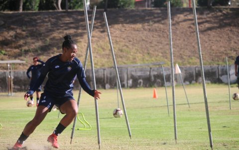 Carina Caicedo, delantera del cuadro militar, busca el cetro que le fue esquivo el año anterior.