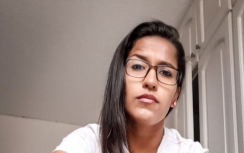 Irene Tobar destaca por su seguridad y liderazgo en los tres palos.