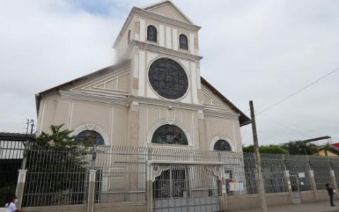 La parte delantera del templo, ubicado en el Guasmo, fue ampliado por los trabajos realizados por la fundación Siglo XXI.
