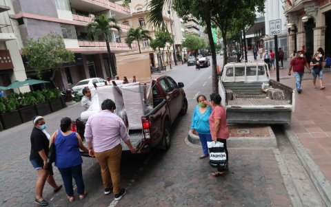 En varios puntos de la ciudad, hubo bastante actividad comercial.