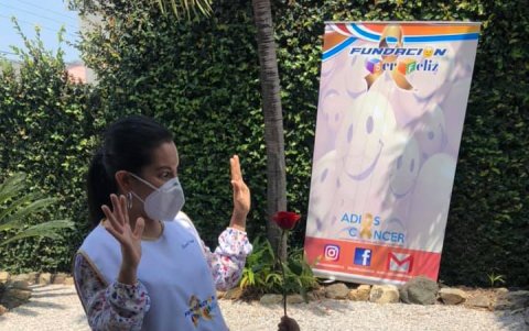 Los voluntarios trabajan también con los chicos actividades de esparcimiento.