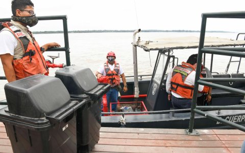 Personal del Cabildo partó desde el muelle municipal Caraguay hasta la Isla para realizar la donación, este 14 de septiembre.