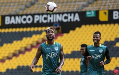 Anthony Bedoya, defensa de Barcelona, fue sancionado por la directiva del Ídolo a causa de un video de Tik Tok.