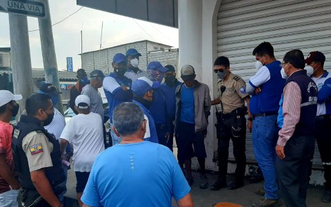 Ayer, agentes metropolitanos del cantón detuvieron a uno de los infractores.