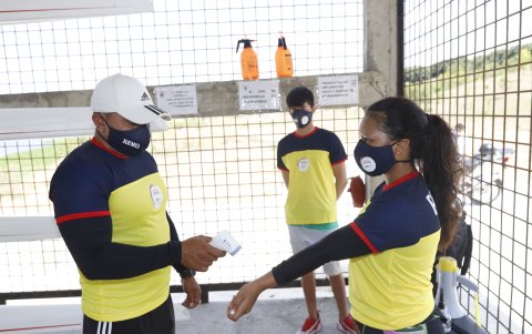 Deportistas y entrenadores cumplen con todos los procesos de bioseguridad previo a cada entrenamiento.