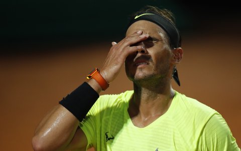 Rafa Nadal se lamenta luego de perder un punto frente al argentino.