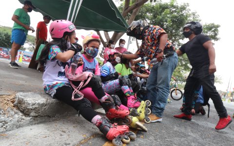 Después de tres horas de diversión, la ciclovía recreativa tuvo que suspenderse.
