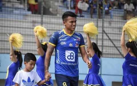 Richard Calderón considera injusta su sanción y aduce que no cometió ningún acto de indisciplina.