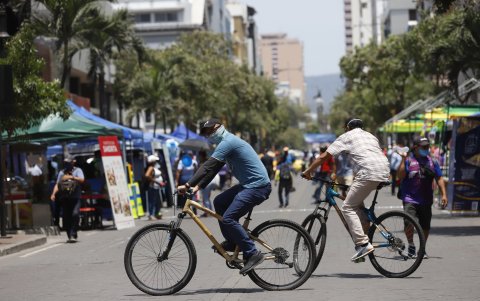 Los ciclistas circularon por el área desde las 08:00, que las calles fueron cerradas.
