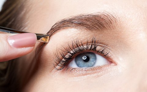 Depilación con pinzas.