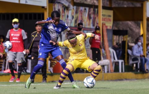 Pese a lo abultado del marcador, la intensidad en la pelea por cada pelota marcó el Clásico del Astillero femenino.