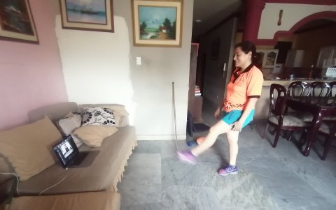 Erika González trabaja desde su casa, debido a la pandemia. El rugby le ha permitido superar en gran medida su discapacidad intelectual.