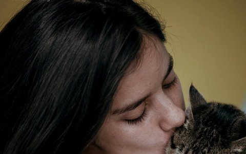 Gabriela Alvear es ingeniera en Gestión Ambiental y voluntaria de Amigos con cola.