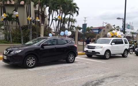 La caravana inició en Plaza Lagos y culminó en la iglesia.