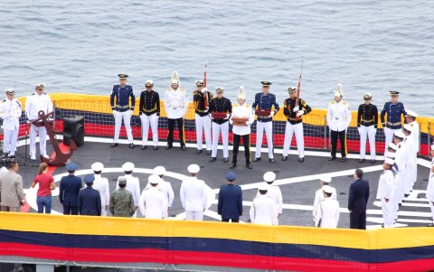 La ceremonia se llevó a cabo en el mar, a tres millas del balneario Salinas.