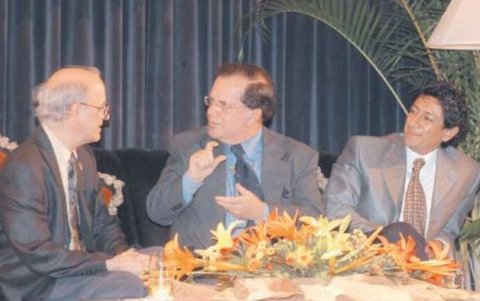 Joaquín Salvador Lavado “Quino”, Bernard y Adrián Bonilla “Bonil”, durante el conversatorio.
