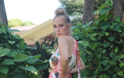 El estampado floral es perfecto para el día.