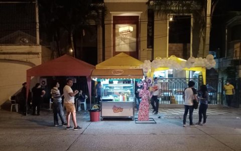 La carretilla se encuentra en los exteriores de su residencia en Guayaquil.