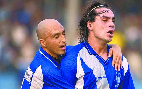 En 2002 logró conquistar un bicampeonato insólito con el Bombillo.