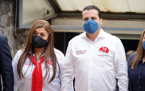 Giovanny Andrade firmó la solicitud para ser candidato a la Presidencia por Unión Ecuatoriana en lugar de Washington Pesántez.