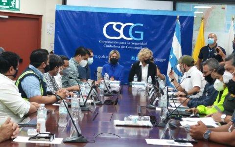 La alcaldesa Cynthia Viteri dirigió el simulacro desde la Corporación para la Seguridad Ciudadana.