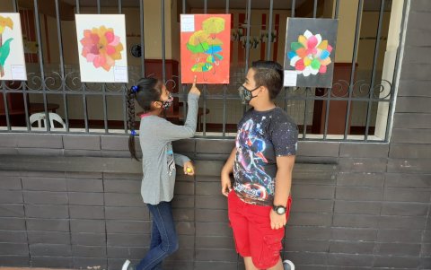 Los familiares de los integrantes del Hogar acudieron al sitio para participar de la muestra.