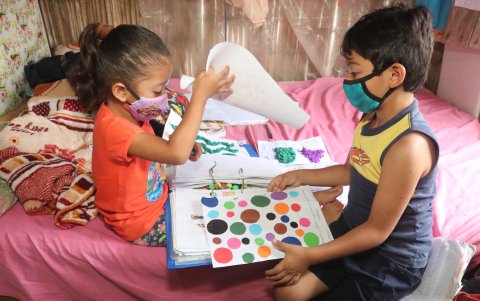 Miles de niños no cuentan con las herramientas necesarias para su educación en casa.