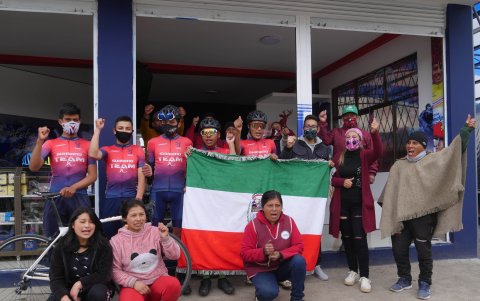 Familiares y amigos del Cubanito se dieron cita en Santa Martha de Cuba para festejar el triunfo.