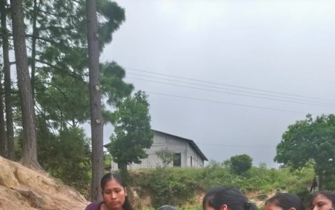 Integrantes de Che Cheb Fénixl, empresa formada por parte de un colectivo de mujeres de la comunidad.